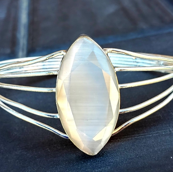 New Cat Eye Silver Cuff Bracelet. - Picture 7 of 14